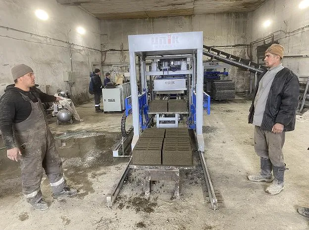 ¿Por qué la tecnología de servovibración es clave para la fabricación de bloques de hormigón?