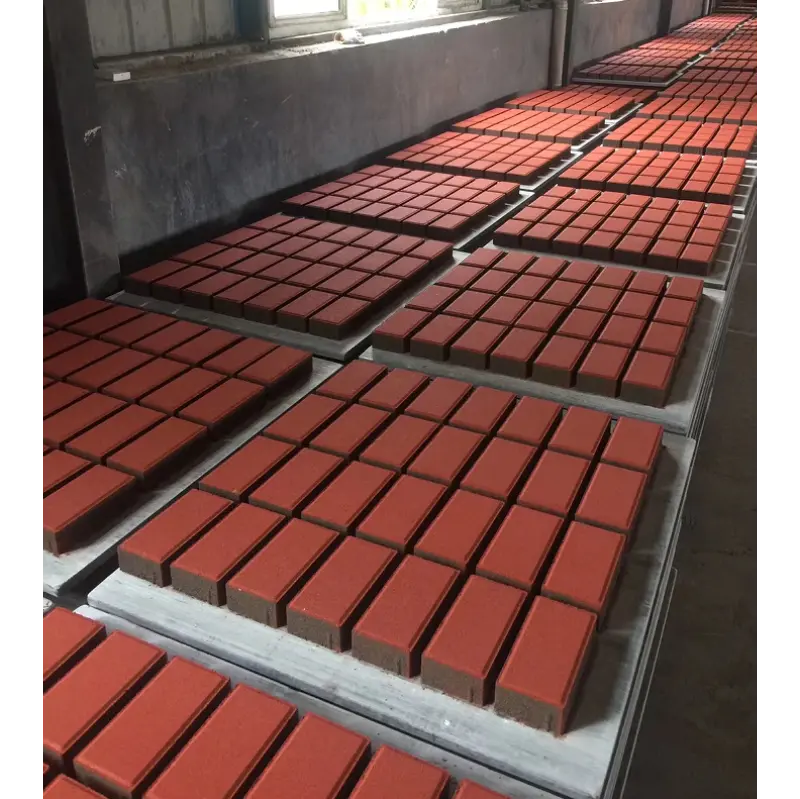 Cómo el diseño de la mezcla de concreto afecta directamente la selección del material del molde