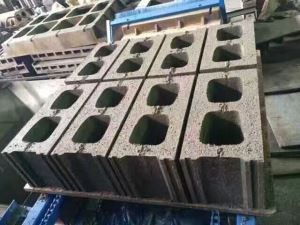 Máquina para fabricar bloques huecos de hormigón