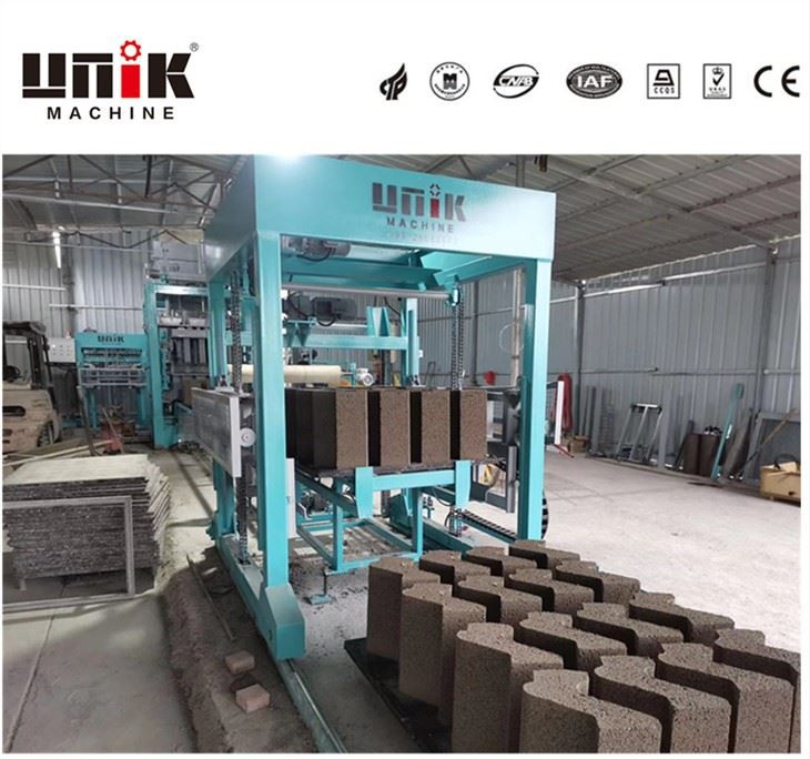 Máquina para fabricar bloques entrelazados Hydraform