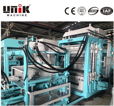 Máquina para fabricar bloques huecos entrelazados